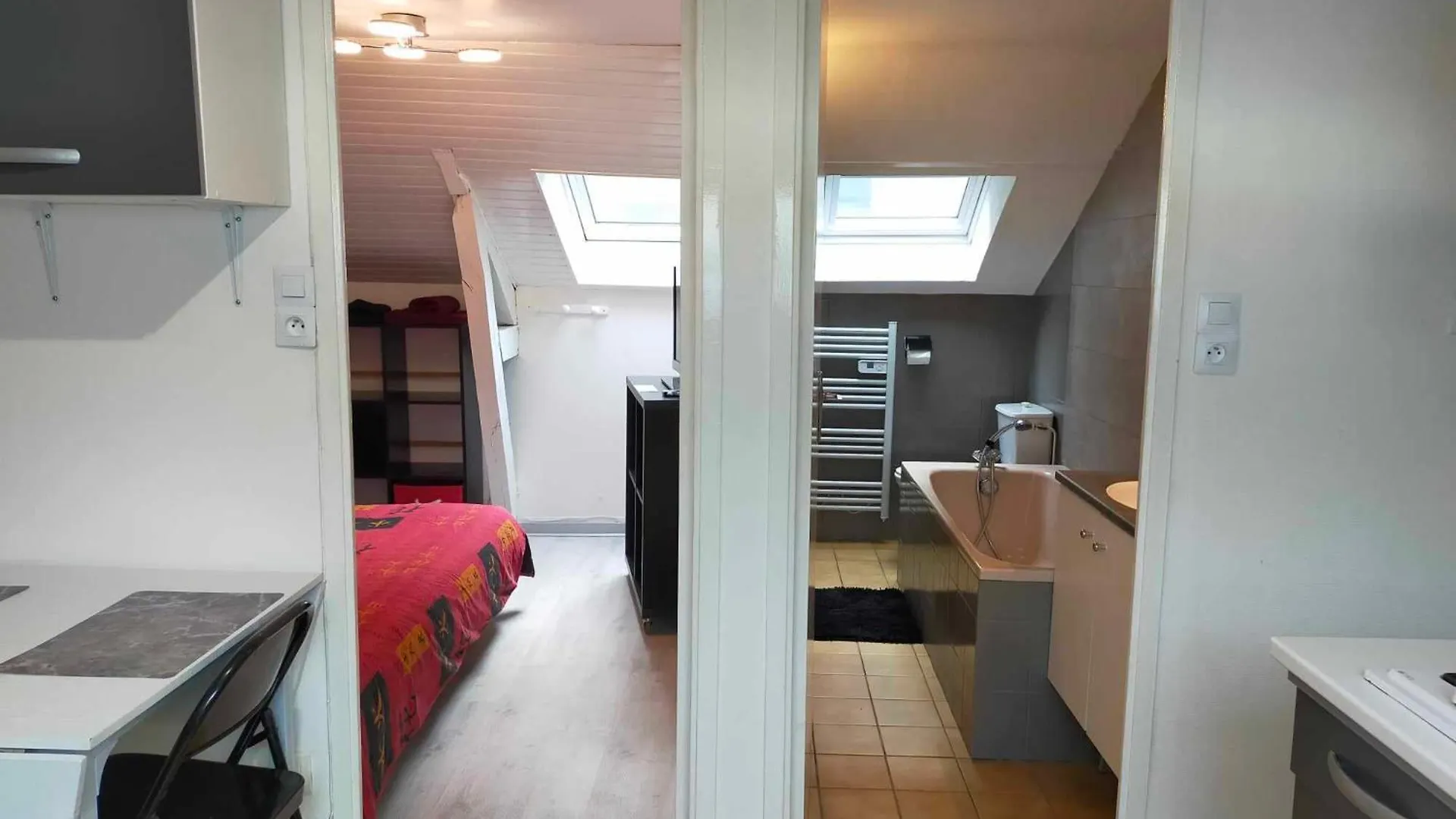 Petit Appartement Centre Vitre ヴィトレ